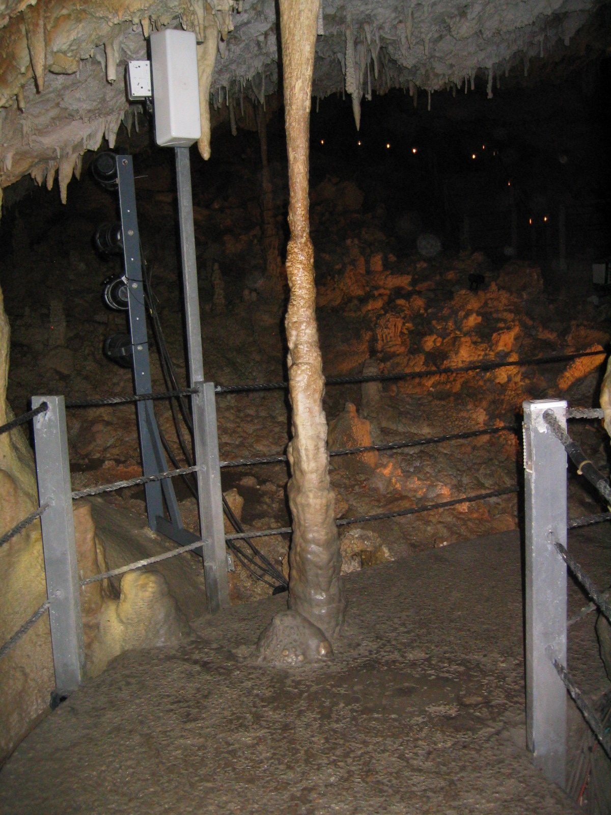 24lone stalactite.jpg